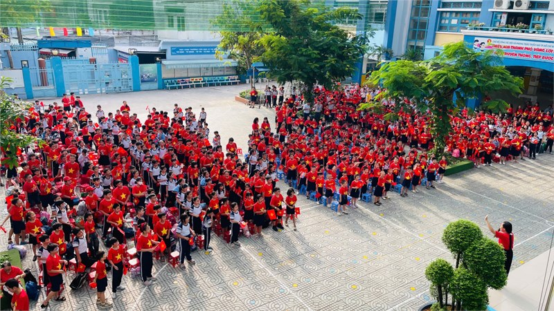 Sinh hoạt đầu tuần với chủ đề “Non sông thống nhất” nhằm “Chào mừng kỷ niệm 50 năm ngày Giải phóng miền Nam, thống nhất đất nước (30/4/1975 – 30/4/2025)