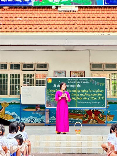 Chuyên đề Phòng, chống bạo lực học đường và Lễ phát động Cuộc thi “Sáng kiến bảo đảm trật tự trường học về phòng chống bạo lực học đường và phòng ngừa lao động trẻ em trái pháp luật” lần II năm 2025 của Trường Tiểu học Lê Văn Tám