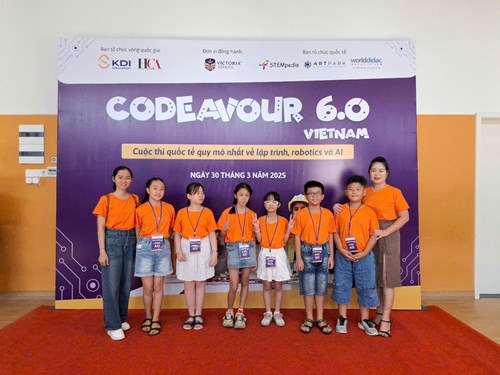 Sáng Chủ nhật ngày 30 tháng 03 năm 2025, tại trường Tiểu học Quốc tế Nam Sài gòn Victoria,  02 Đội của trường Tiểu học Linh Đông đã tham gia Cuộc thi Codeavour 6.0-Cuộc thi quốc tế về lập trình, robotics và AI- tổ chức dành riêng cho khu vực Miền Nam, lần đầu tiên tổ chức tại Việt Nam.