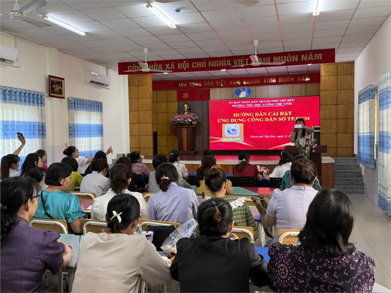 Trường Tiểu học Lương Thế Vinh triển khai cài đặt ứng dụng Công dân số Thành phố Hồ Chí Minh