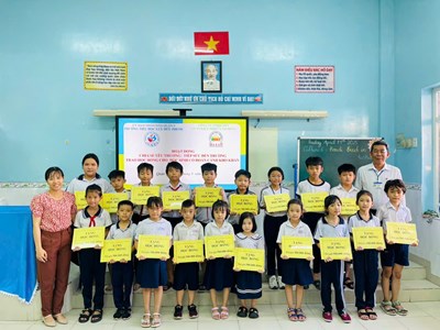 Hoạt động chia sẽ yêu thương - tiếp sức đến trường