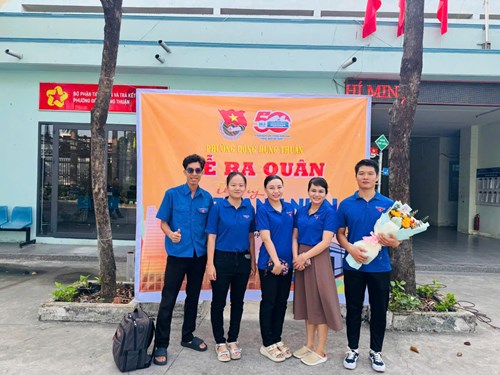 Đoàn viên Chi đoàn Trường Tiểu học Lý Tự Trọng tham gia hoạt động khởi động Tháng Thanh niên năm 2025