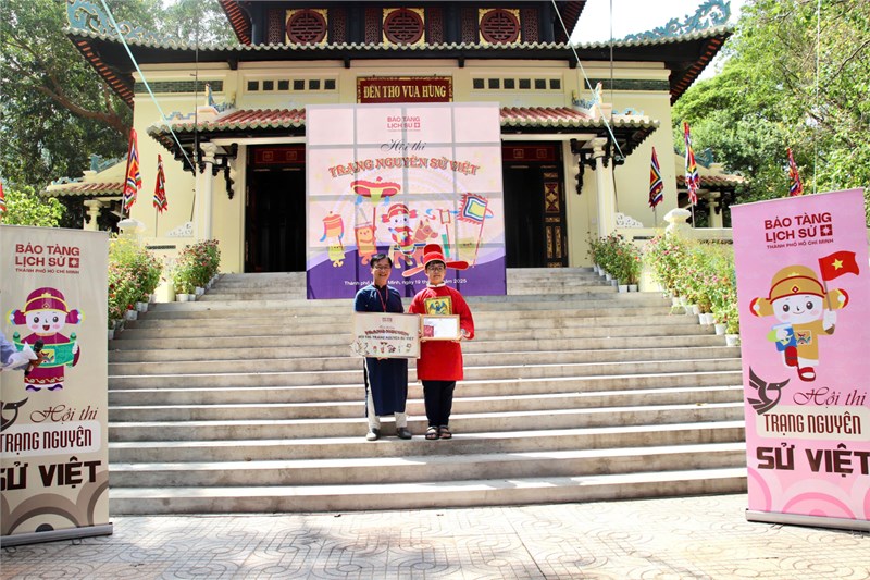 <a href="/tin-tuc-su-kien/chuc-mung-em-tran-anh-khoa-lop-56-truong-tieu-hoc-nguyen-binh-khiem-da-xuat-sac/ct/21309/1293300">Chúc mừng em Trần Anh Khoa - Lớp 5/6, trường<span class=bacham>...</span></a>