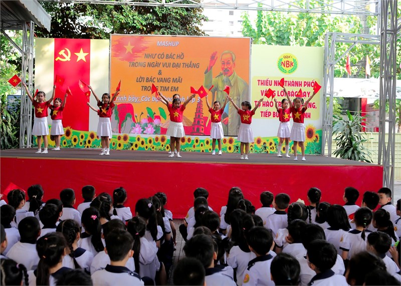 <a href="/tin-tuc-su-kien/hao-khi-50-nam-thong-nhat-lan-toa-trong-le-chao-co-tai-truong-tieu-hoc-nguyen-b/ct/21309/1295615">Hào khí 50 năm thống nhất lan tỏa trong lễ<span class=bacham>...</span></a>