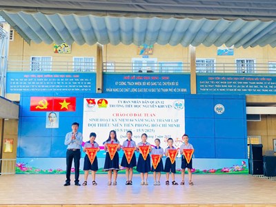 SINH HOẠT CHÀO MỪNG
KỶ NIỆM 84 NĂM NGÀY THÀNH LẬP ĐỘI TNTP HỒ CHÍ MINH (15/5/1941-15/5/2025) - TUYÊN DƯƠNG GƯƠNG CHÁU NGOAN BÁC HỒ CẤP QUẬN
     Sáng ngày 12/5/2025, Liên đội tổ chức ôn truyền thống Ngày thành lập Đội (15/5/1941-15/5/2025), Trường Tiểu học Nguyễn Khuyến đã tổ chức sinh hoạt Chào mừng kỷ niệm 84 năm Ngày thành lập Đội Thiếu niên Tiền phong Hồ Chí Minh
