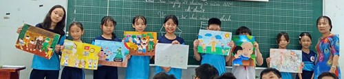 Sản phẩm dự thi  Bác Hồ với thiếu - thiếu nhi với Bác Hồ 