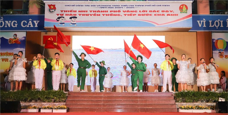 Hội thi sử ca học đường -chủ đề  tự hào truyền thống-tiếp bước cha anh  năm học 2024-2025