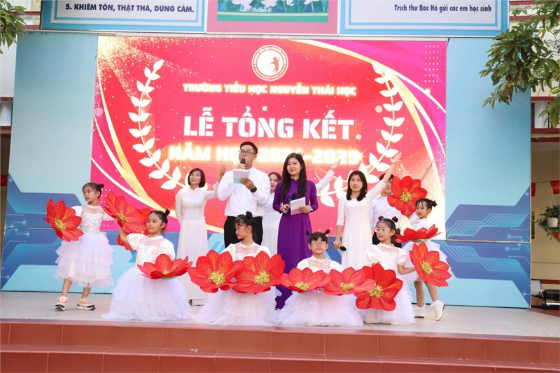 Năm học 2024 - 2025 kết thúc tốt đẹp. Nhà trường xin chân thành cảm ơn đội ngũ cán bộ, giáo viên, nhân viên và tất cả cha mẹ học sinh đã cùng nhau tạo nên một năm học thành công rực rỡ.