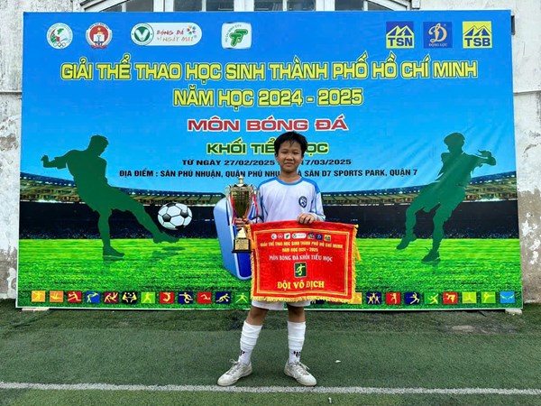 Chúc mừng em Phan Nhật Minh lớp 5.2 đạt huy chương vàng thành phố môn bóng đá.