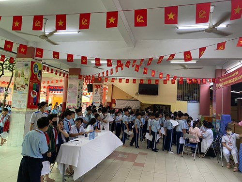 Trưởng tiểu học nguyễn văn kịp tổ chức khám sức khỏe cho học sinh toàn trường năm học 2024 - 2025