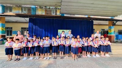Lễ kết nạp đội viên mới tại trường tiểu học nguyễn văn nở