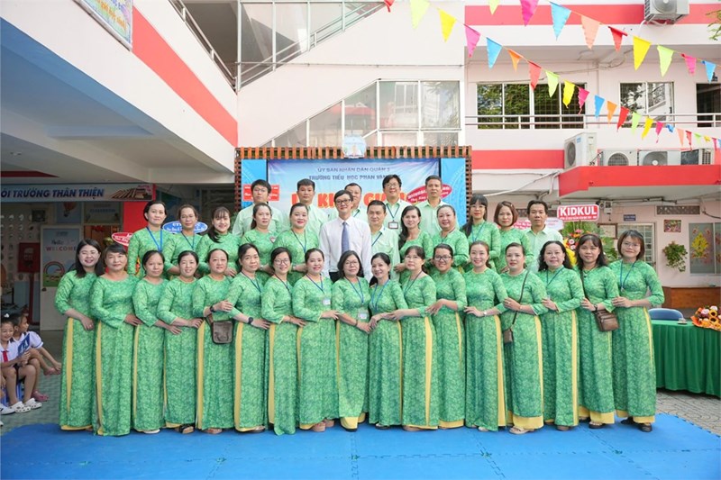 Giới thiệu về đội ngũ Cán bộ - Giáo viên - Nhân viên