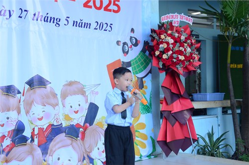 Lễ tổng kết năm học là dịp để các em học sinh bày tỏ lòng biết ơn đối với thầy cô, gia đình, và những người đã giúp đỡ trong quá trình học tập. Đây cũng là cơ hội để nhìn lại những thành công, những khó khăn đã vượt qua, và tự hào về những gì đã đạt được. Lễ tổng kết Năm học: 2024 - 2025