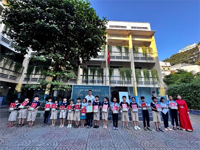 Sinh hoạt dưới cờ Tuần 17 -HĐTN  Hội diễn văn nghệ chào mừng năm mới  -  Tuyên dương học sinh tiêu biểu tháng 12