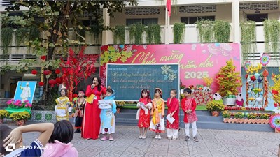 Sinh hoạt dưới cờ tuần 19 - hđtn:  tìm hiểu trang phục đón năm mới của một số dân tộc 
