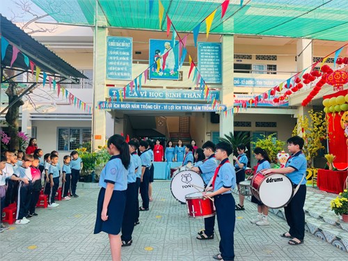 Chào cờ ngày 03/02/2025, truyền thông y tế học đường, Sinh hoạt chủ điểm kể chuyện Bác Hồ và chuyên mục theo bước chân những người anh hùng
