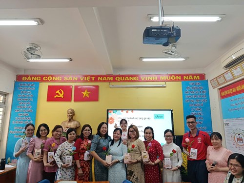 Họp mặt kỉ niệm ngày quốc tế phụ nữ 8/3