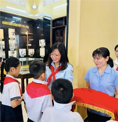 Liên đội Tiểu học Thuận Kiều tổ chức Lễ Kết nạp Đội viên mới - Tự hào màu khăn quàng đỏ