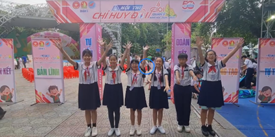 Chỉ huy đội Trần Bình Trọng  Tự tin sáng tạo 
Chỉ huy đội Trần Bình Trọng   đoàn kết bản lĩnh 