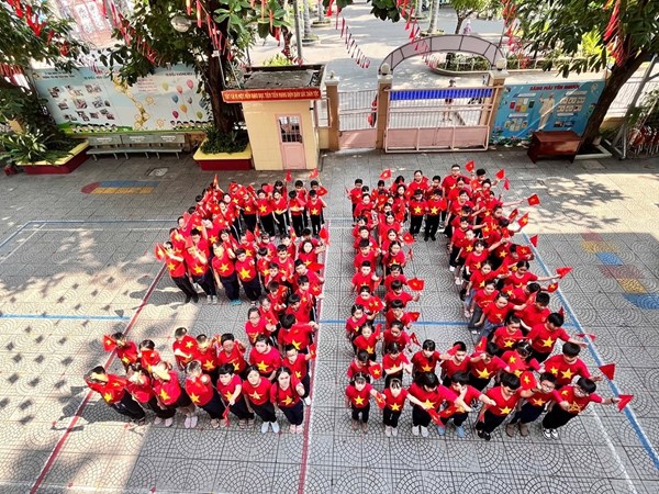 UBND TPHCM công nhận Trường Tiểu học Trần Bình Trọng đạt tiêu chuẩn “Trường học số”