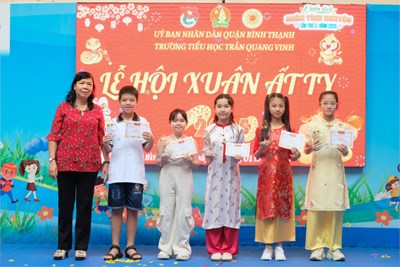 Lễ trao giải trong Hội thi thời trang - Mừng Đảng mừng Xuân