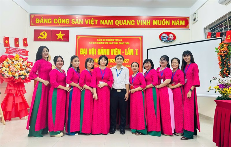 Chi bộ trường Tiểu học Trần Quốc Toản long trọng tổ chức Đại hội chi bộ nhiệm kỳ 2025 - 2027