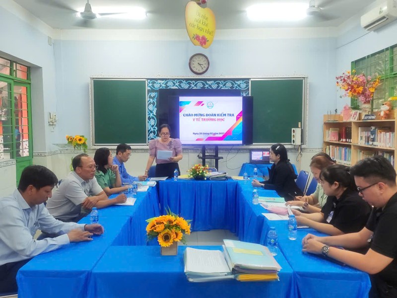 Kiểm tra công tác y tế trường học, xây dựng trường học an toàn, phòng, chống tai nạn thương tích trong Trường Tiểu học Trần Quốc Toản