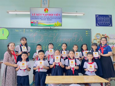 Lễ kết nạp Đội viên.