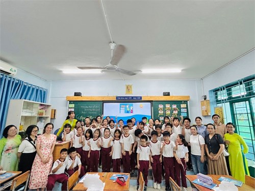 Hoạt động “Trường học mở, tiết học mở” trong môn Tiếng Anh lớp Ba
